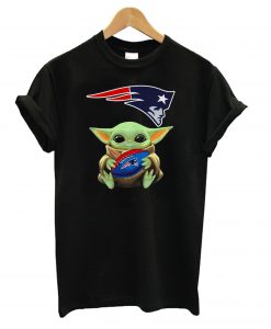 Baby-Yoda-hug-Philadelphia-T-shirt